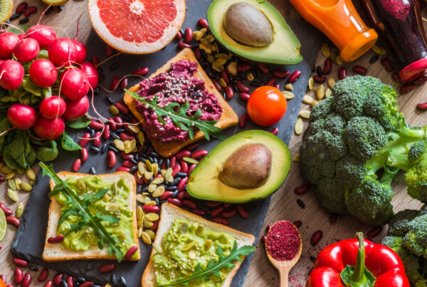 zdjęcie główne_dieta wegańska i niedobory