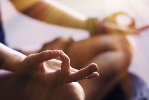 zdjęcie główne_mindfulness i odchudzanie risks vs. benefits