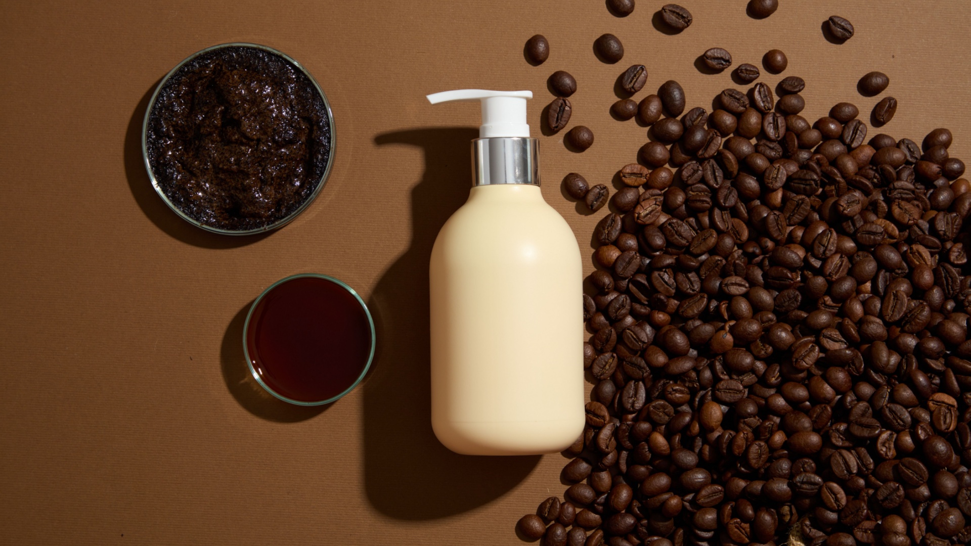 Preparaty na porost włosów ‒ szampon z kofeiną i rozmarynowy balsam